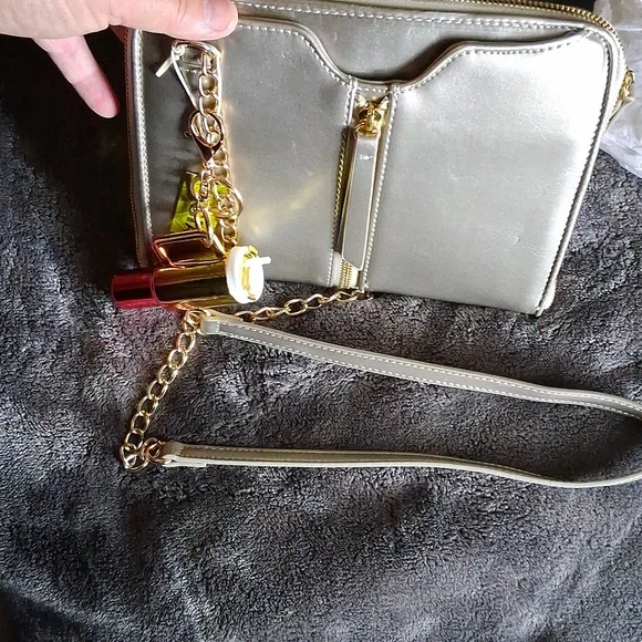 Giani Binni Metallic Gold Chain Crossbody Bag with Front Pocket NWT - Picture 9 of 9